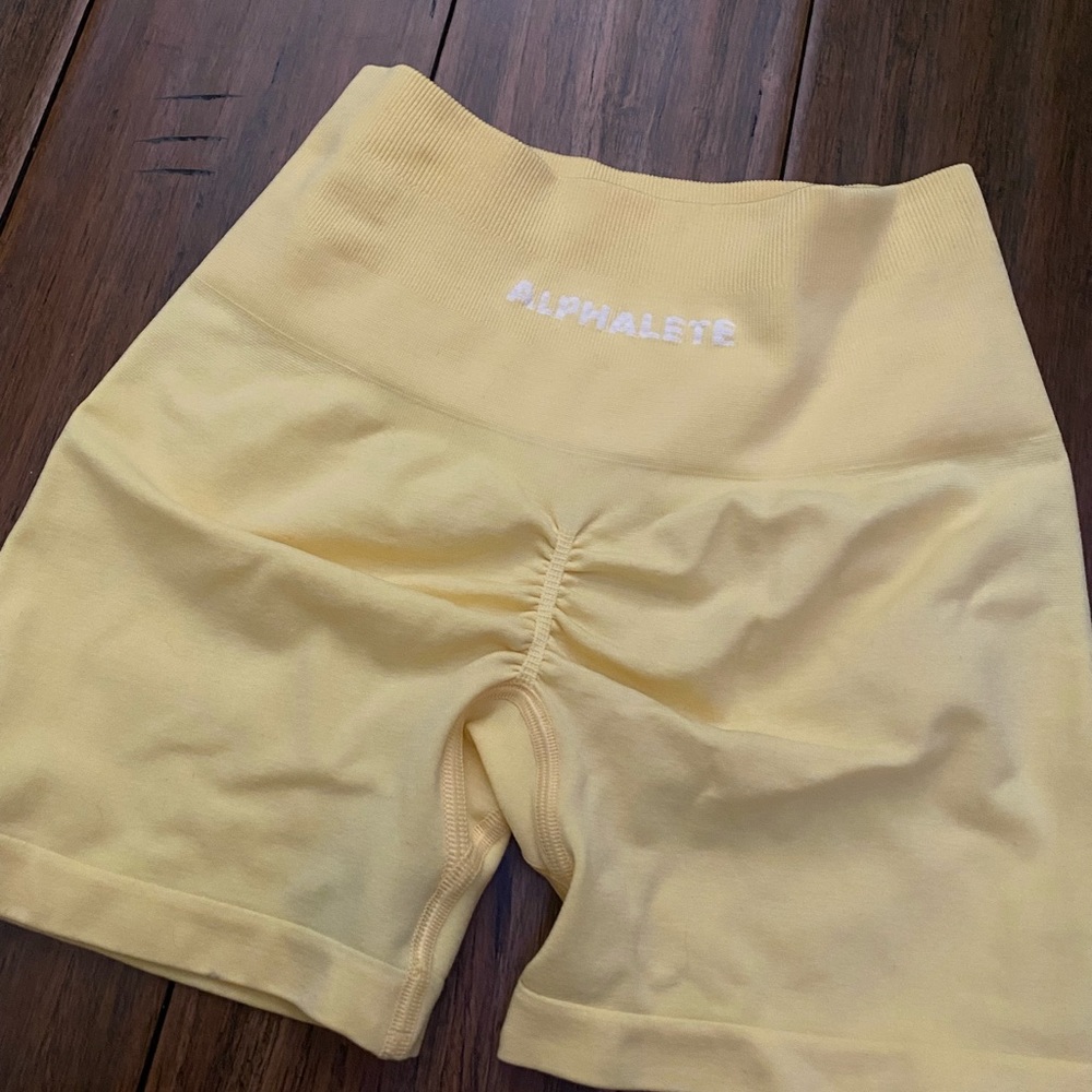 Alphalete Amplify Short Lemonade